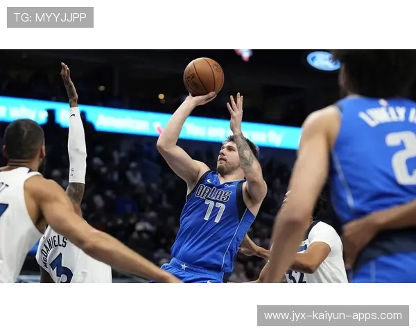 东契奇顶着防守稳稳命中,独行侠气势上扬